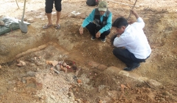 Phát hiện huyệt mộ vợ vua Tự Đức bị ủi làm bãi đỗ xe